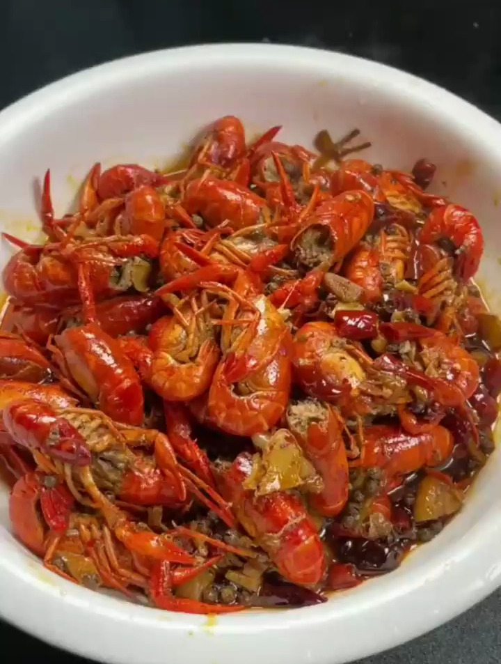 小龙虾如何辨别公和母如何清洗比较干净,重要的怎么做才好吃