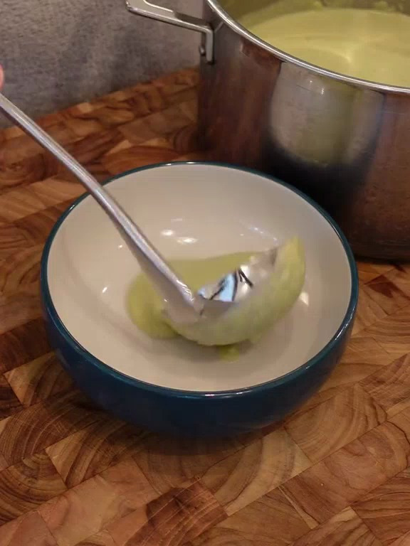 西兰花和斯蒂尔顿奶酪汤