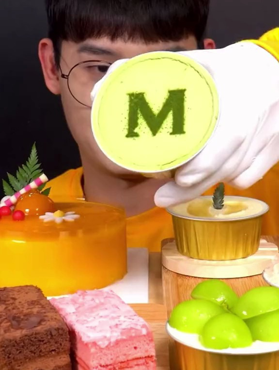 九种提拉米苏芒果驼鹿咖啡巧克力面包Mukbang~