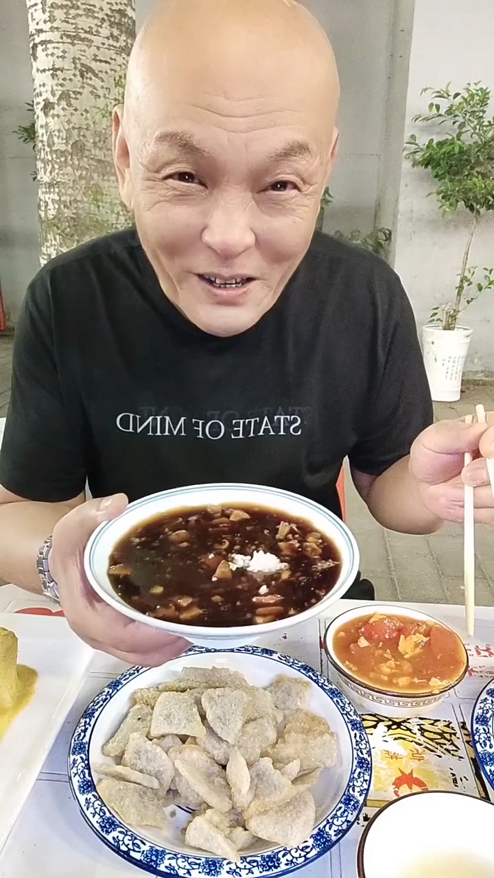 这就是正宗的老北京炒肝,喝上一口,那叫一个地道!