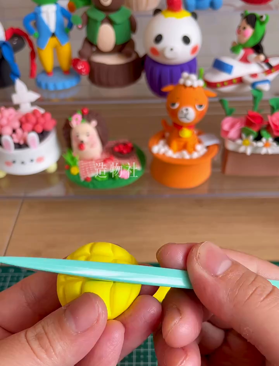 轻巧橡皮泥～筐子里的美味面包