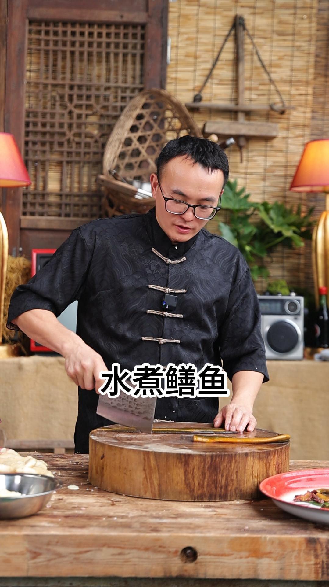 水煮鳝鱼你吃过没得,看完学会在家也能做