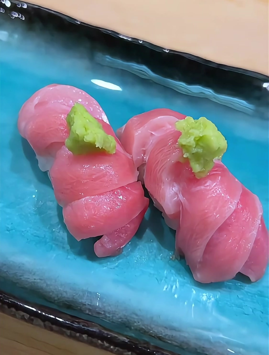 金枪鱼手握寿司:穿越味蕾的日本料理之旅