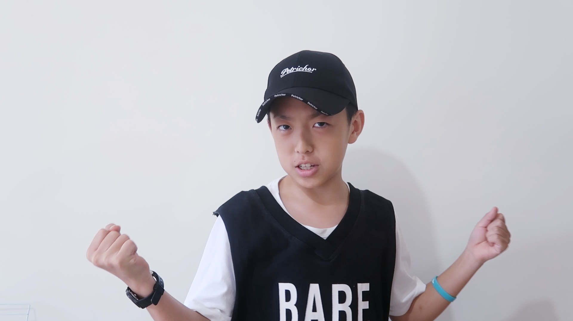 带你们看阿鱼酱的专属冰箱,藏了一大桶冰淇淋,都不给她弟弟吃