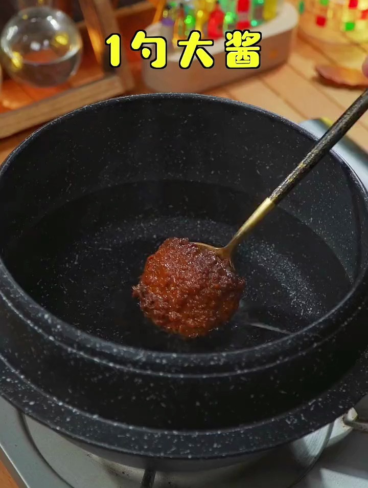 不知道吃什么的时候来一份韩式大酱汤!做法很简单