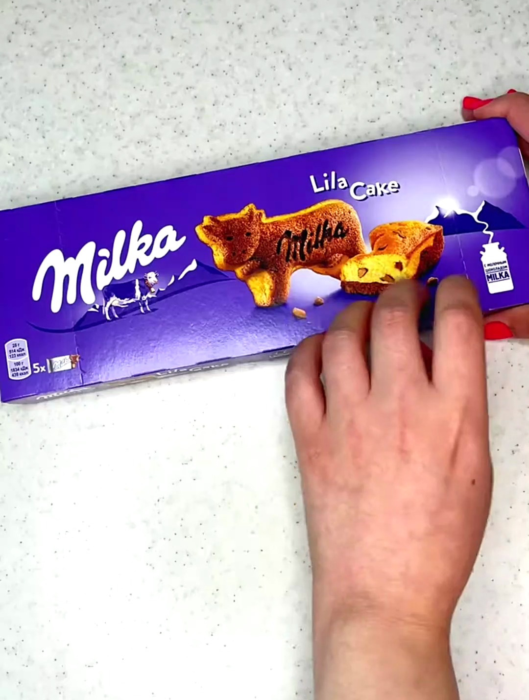 ASMR:装满奶牛形状面包的拼盘