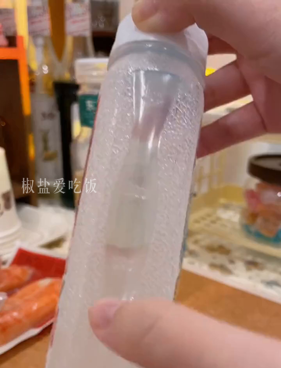 小超市里调鸡尾酒，搭配马克杯套餐