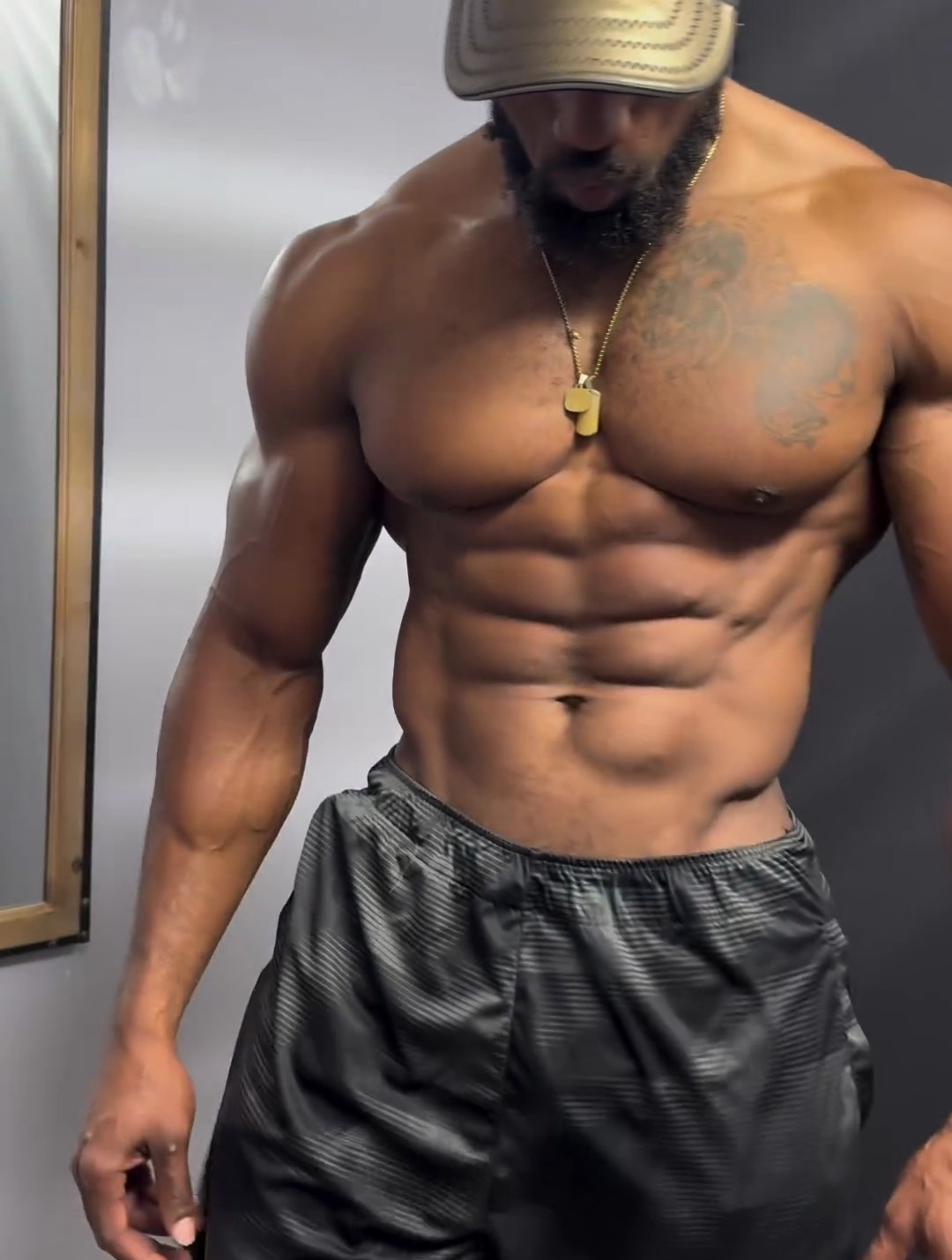 帅气的腹肌,这倒三角身材太让人流口水了 肌肉男