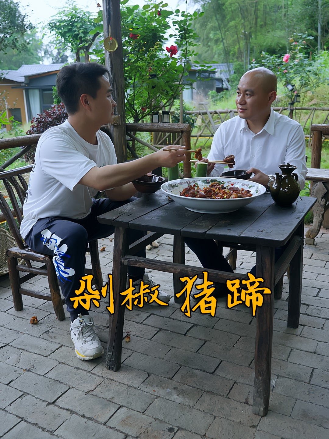 不会用成语形容就不要乱用,没人当你是哑巴