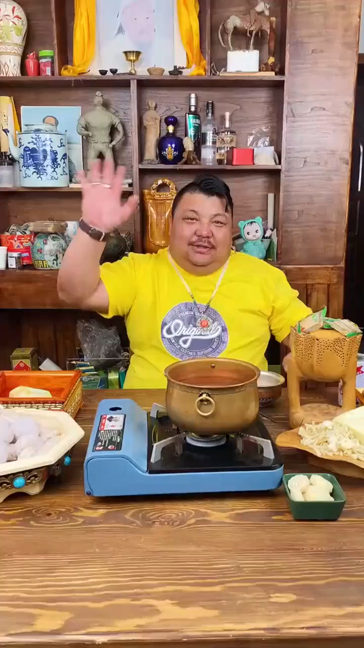 今天给大家说一下肚包肉、肉肠的做法!