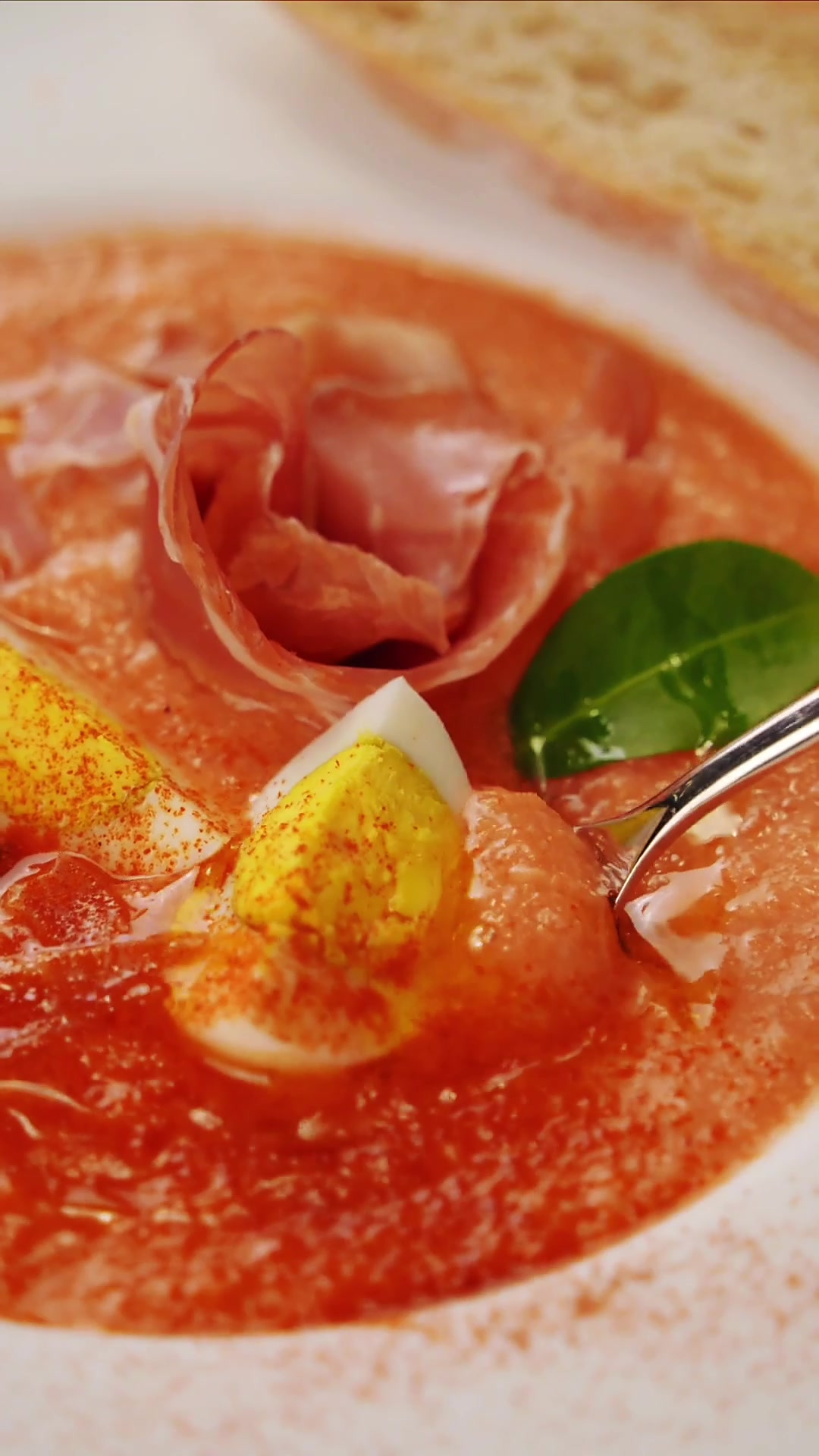 夏天就是需要一碗超低热量的西班牙番茄冷汤