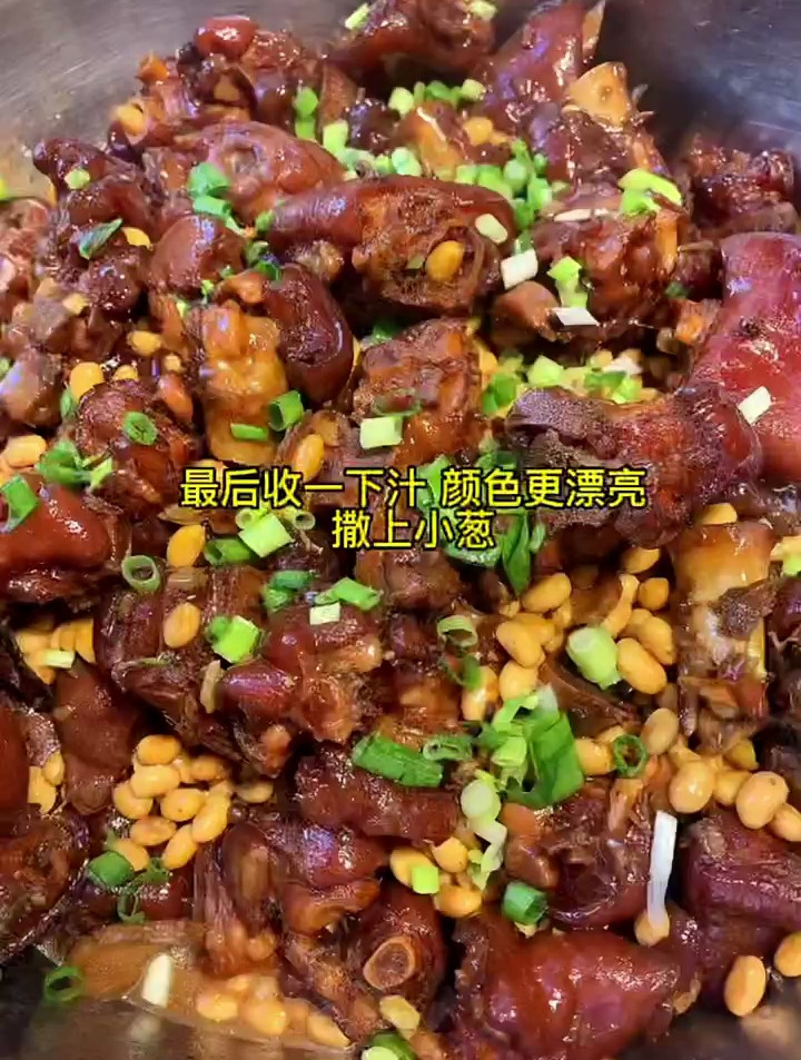 今天给工友们做了红烧猪蹄!记录真实生活工地门口摆摊卖饭