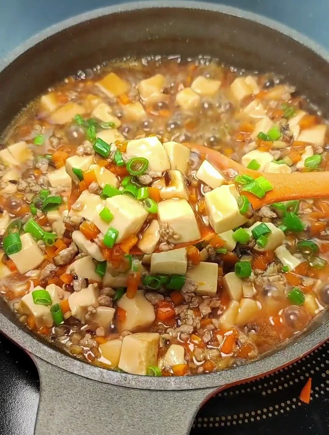 巨费米饭的香菇肉沫炖豆腐,鲜香嫩滑做法简单,让宝宝秒变干饭人