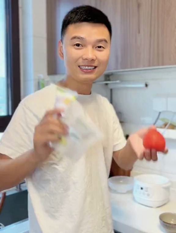 酸甜可口的鳕鱼番茄粥辅食教程上线了,适合7月龄以上的宝宝