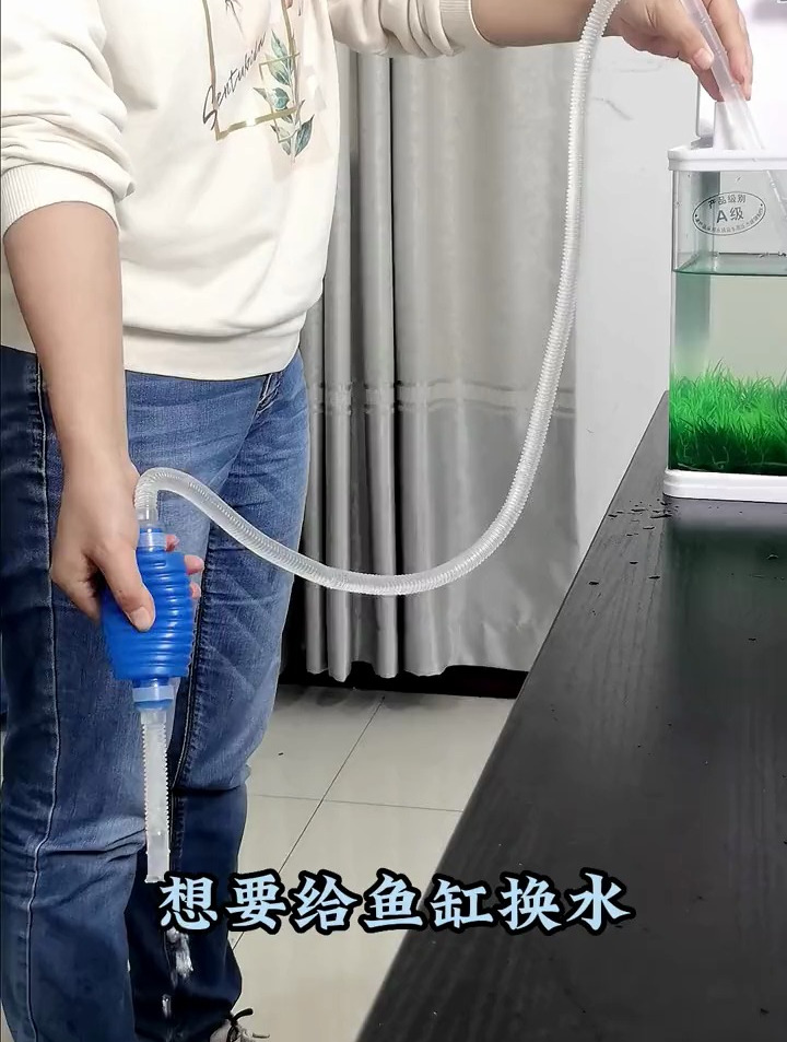 换水不用太麻烦,只需要一个换水器就可以搞定