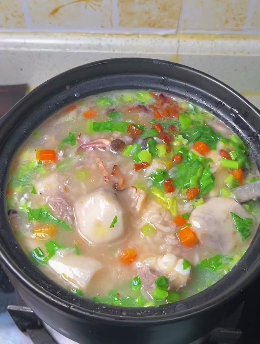 芋头咸粥,是很多闽南人的最爱,做法简单又美味