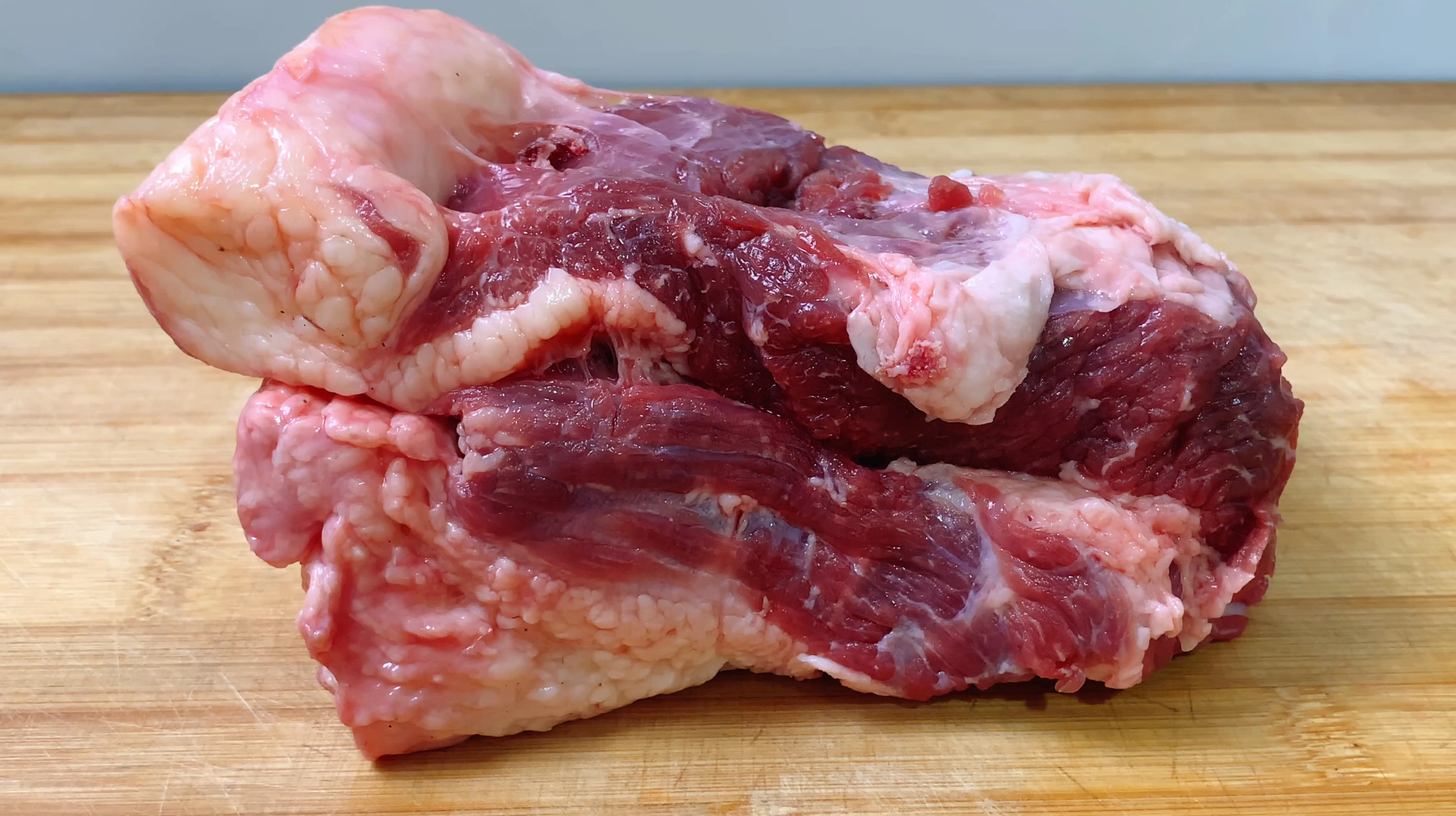 炖牛肉，有人焯水有人直接炖，大厨教你正确做法，软烂不柴没腥味