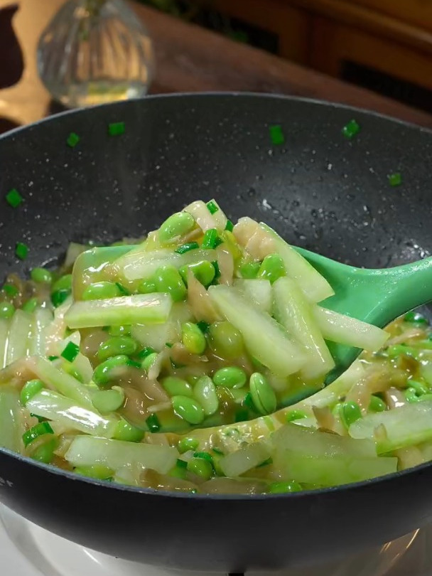 清淡可口的榨菜炒毛豆