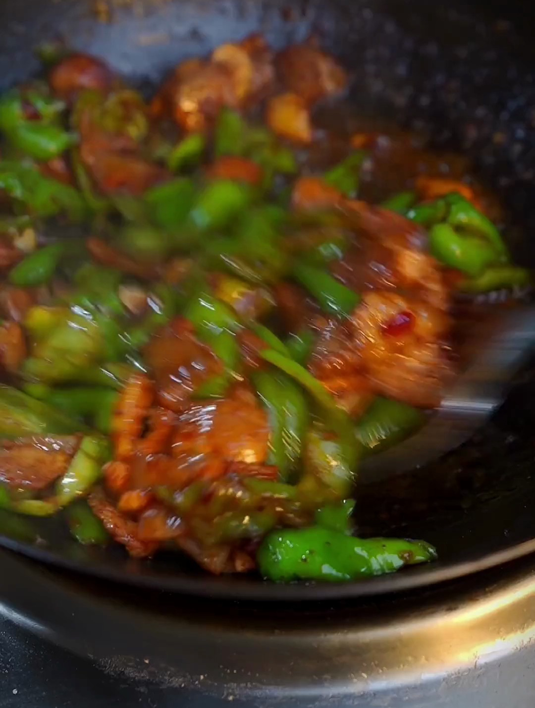 辣椒炒肉做法,辣椒炒肉这样做真的太下饭了