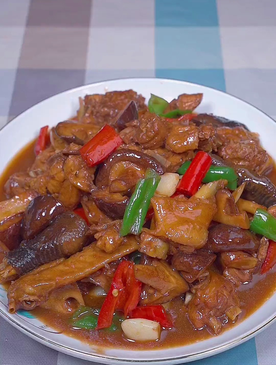 想吃香菇烧鸡了,像我这样做,又嫩又滑