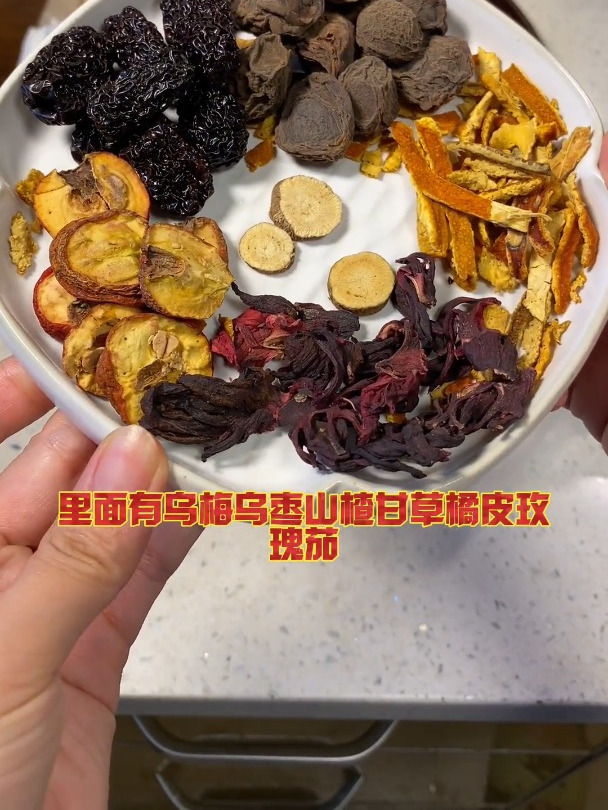好适合夏天喝的饮料,老北京酸梅汤,酸酸甜甜带着桂花香,好喝