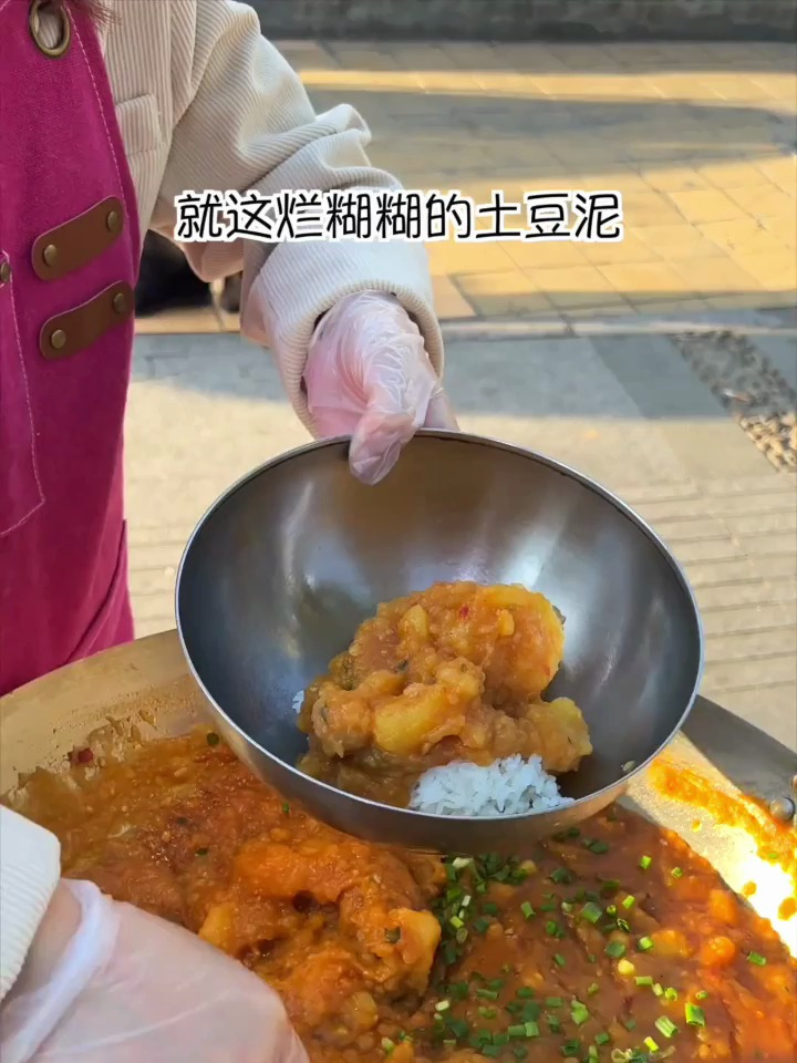 今天摆摊做肉末土豆泥拌饭