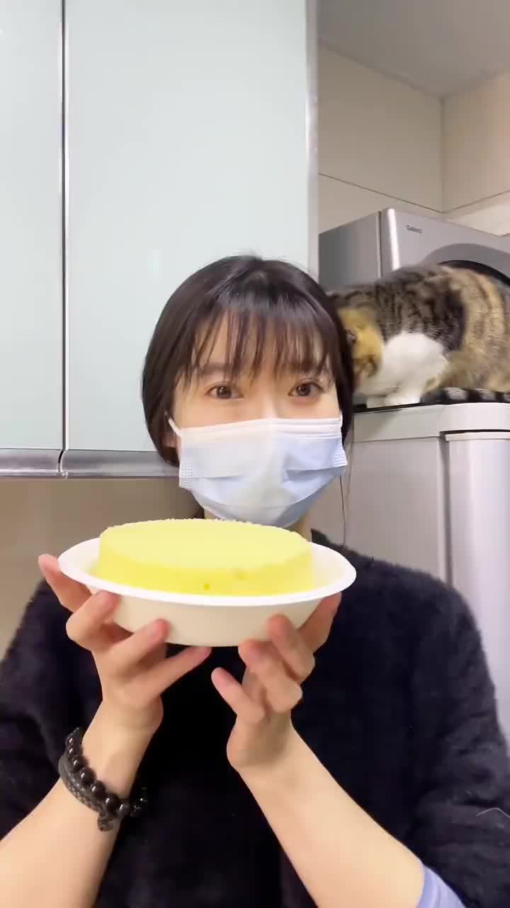 邻居暖心“接力” 帮上海医生妈妈为女儿送上特别的生日蛋糕