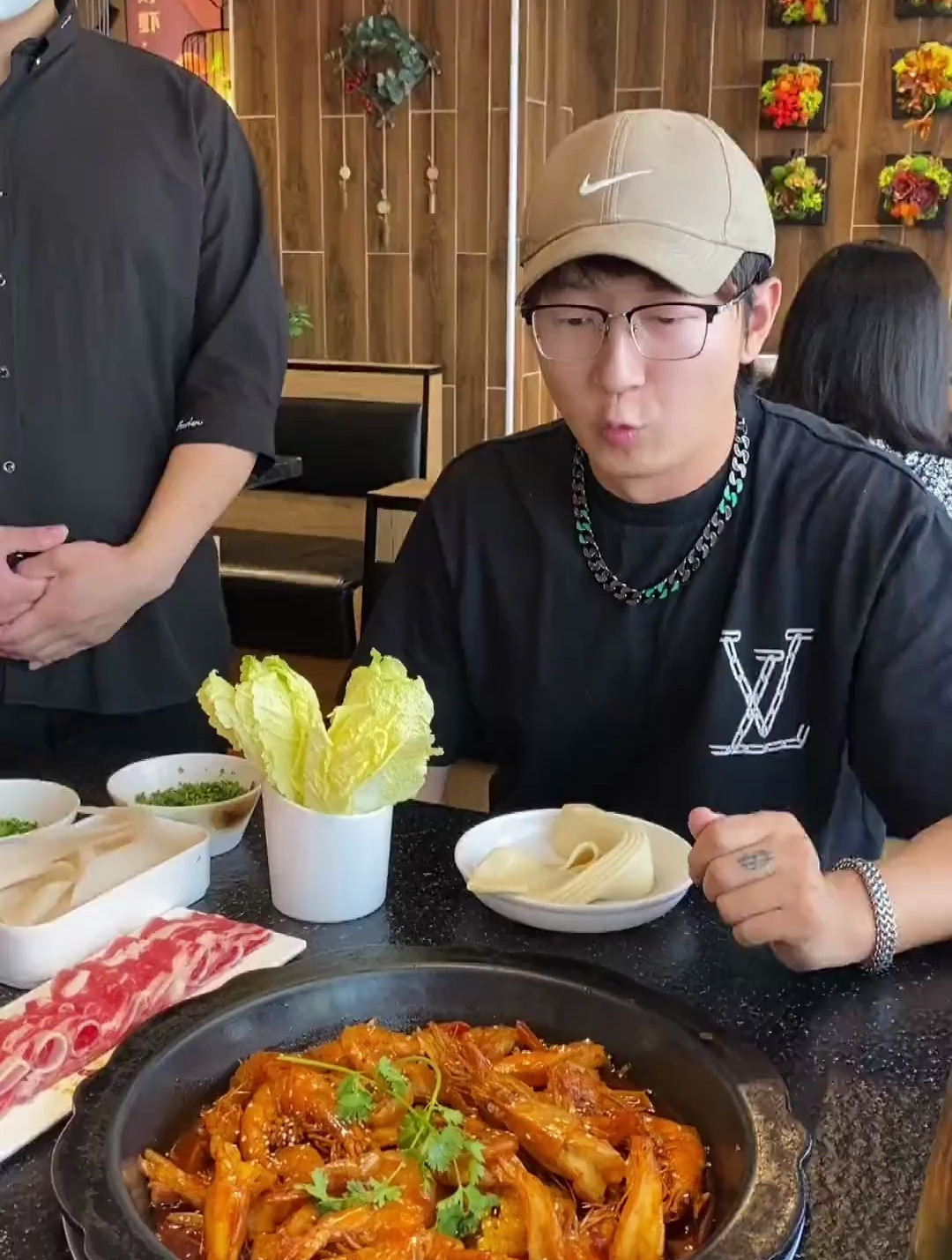 北京28家店通用的巴蜀王婆大虾这么一大锅你管这叫小锅?