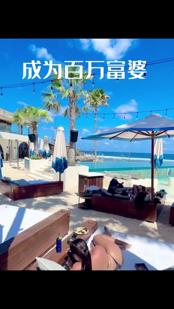 巴厘岛逛吃逛吃vlog!我的夏天是从一颗大椰子开始的????