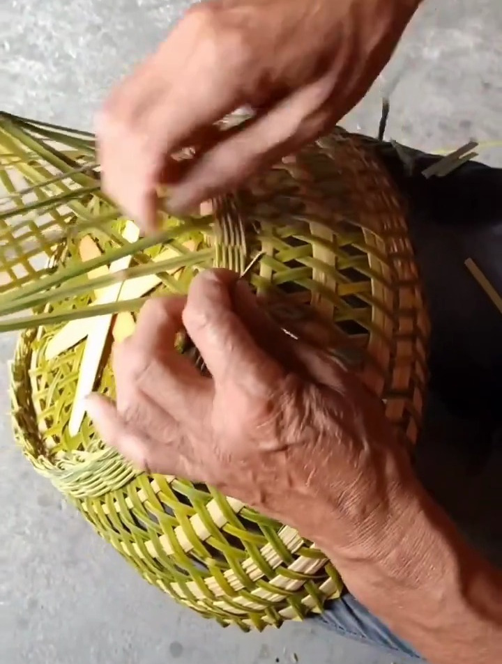 传统手艺竹编,菜篮子收底编法