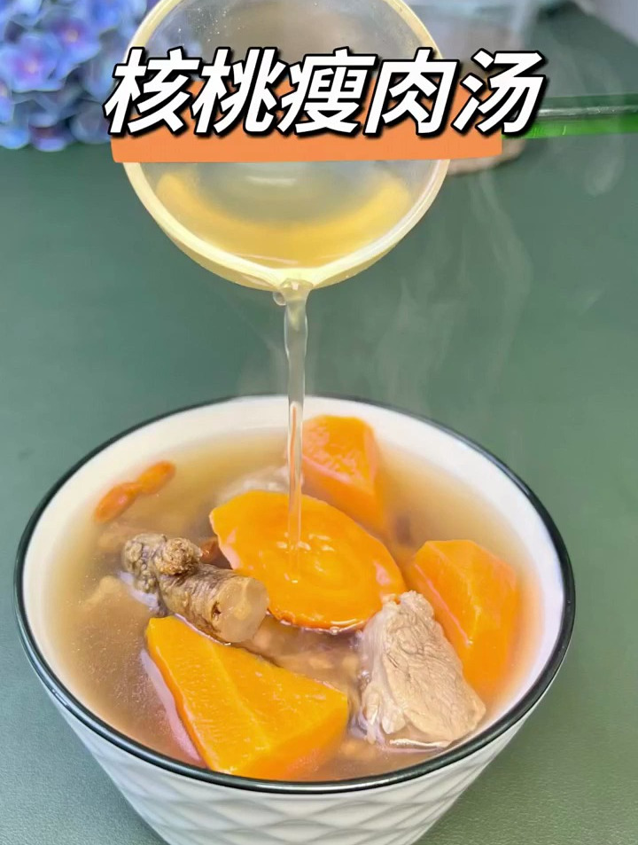 现在的孩子读书压力特别大,用脑也多,平时多煲点核桃汤