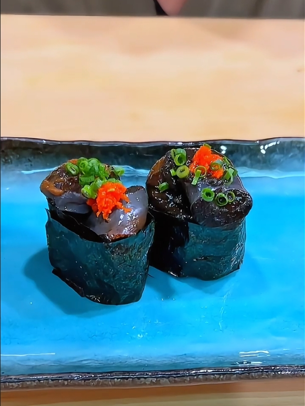 味觉盛宴:品尝海螺军舰寿司,让你一试难忘