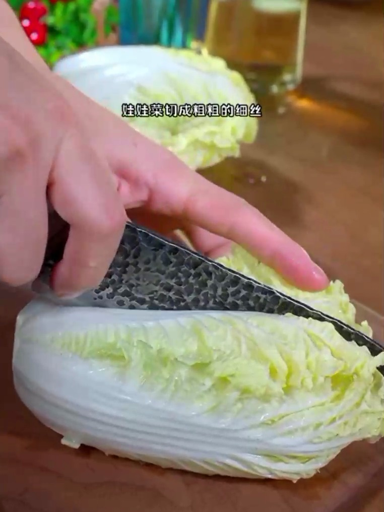 大鱼大肉吃腻了试试这个凉拌娃娃菜吧,酸辣崔爽怎么吃都好吃