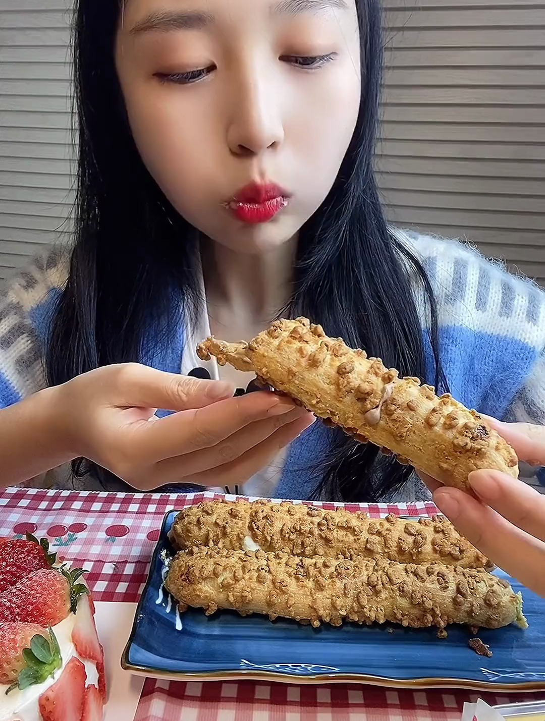 我看朋友圈几乎人手一个草莓小蛋糕 我也安排上