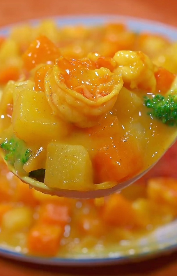这个咖喱饭一口下去真的太满足了