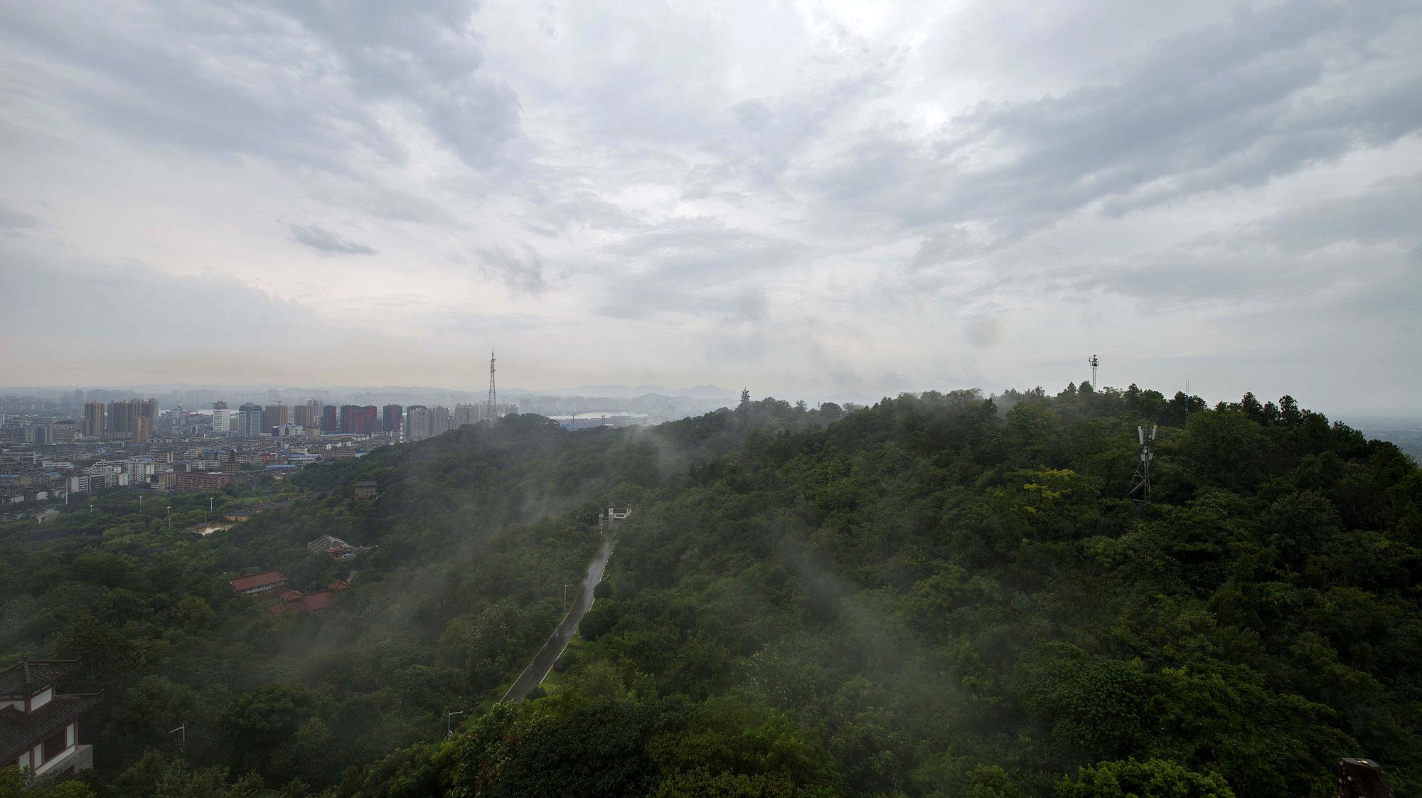 [图]雨后西山积翠,空灵虚幻