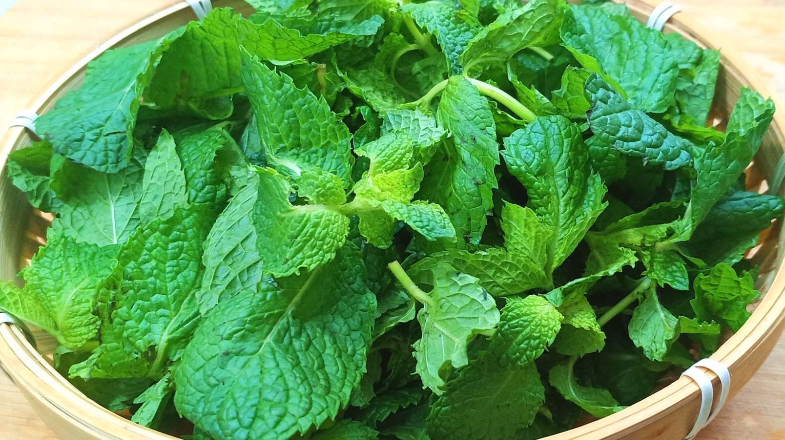 学会薄荷这个简单做法,好吃不上火,清凉解暑又美味,全家抢着吃