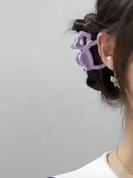 可爱双丸子头抓夹蝴蝶结盘发（可爱女孩必备发型）