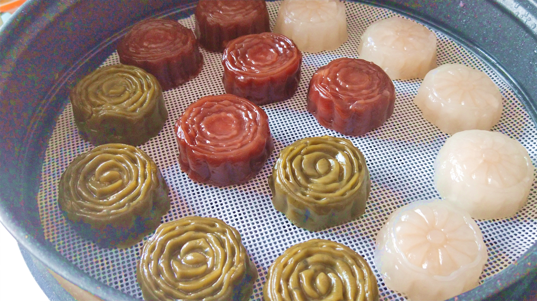 莲蓉馅月饼蒸一蒸就做好,从制馅到做皮详细讲解,保证你一看就会