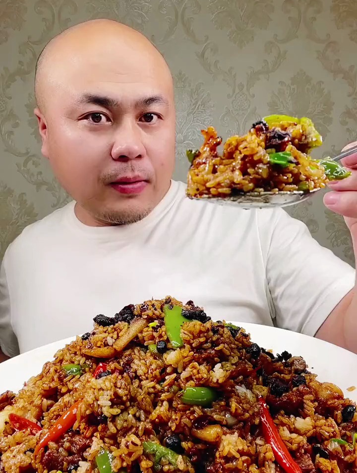 今天教大家做一个菜瓜炒饭