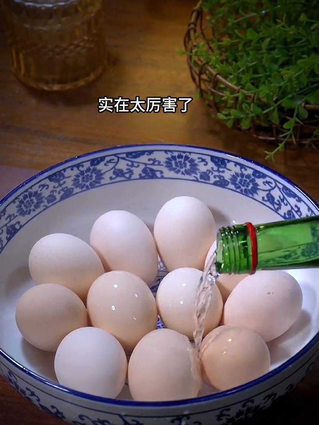 这样腌出的鸡蛋各个流油起沙,非常的好吃