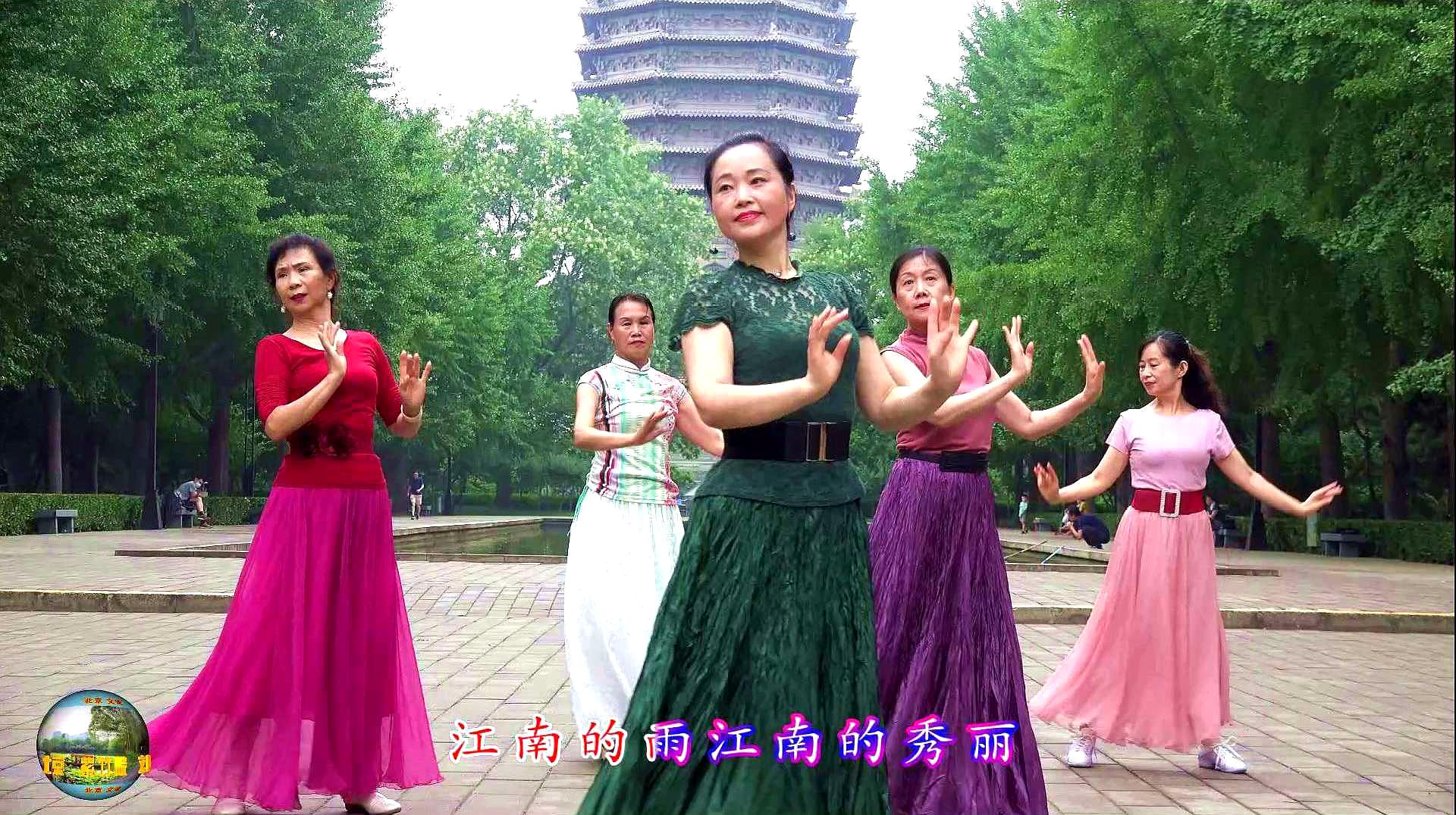 紫竹院广场舞《江南雨》,这支舞很久很久没有跳过了