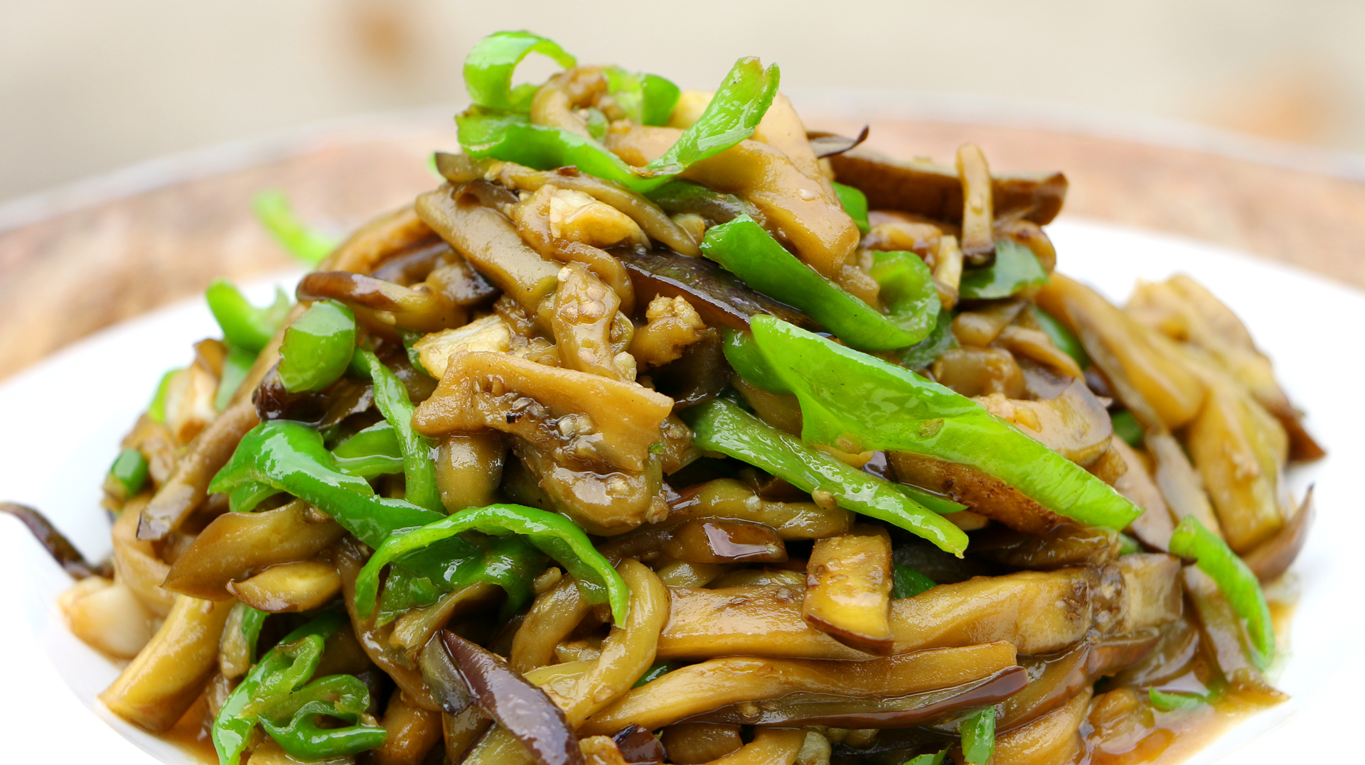 这才是青椒炒茄子的家常做法,简单易学好操作,出锅比吃肉都香