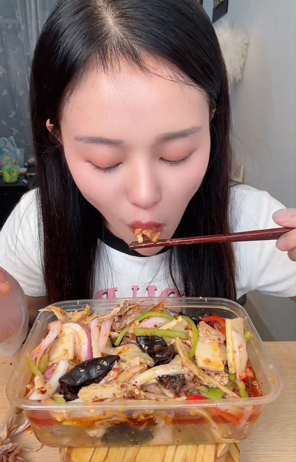 一直想念的味道,新疆椒麻鸡楼下也开了一家