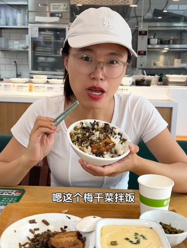 一个人也要好好吃饭哦 梅菜扣肉蒸蛋套餐