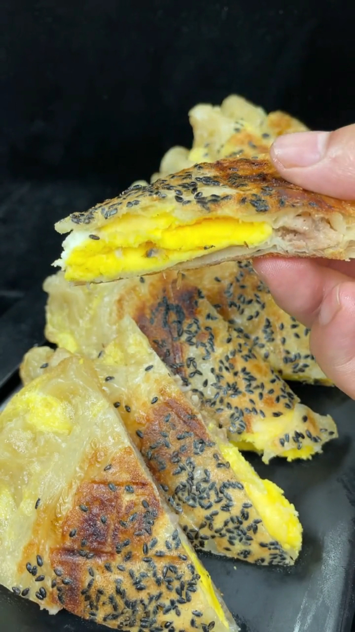 台湾名吃手抓饼,这样做出来,营养丰富又好吃!