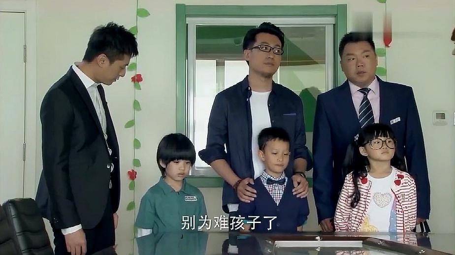 [图]三小孩打架被叫家长，没想到家长是三兄弟，进去场面太逗了