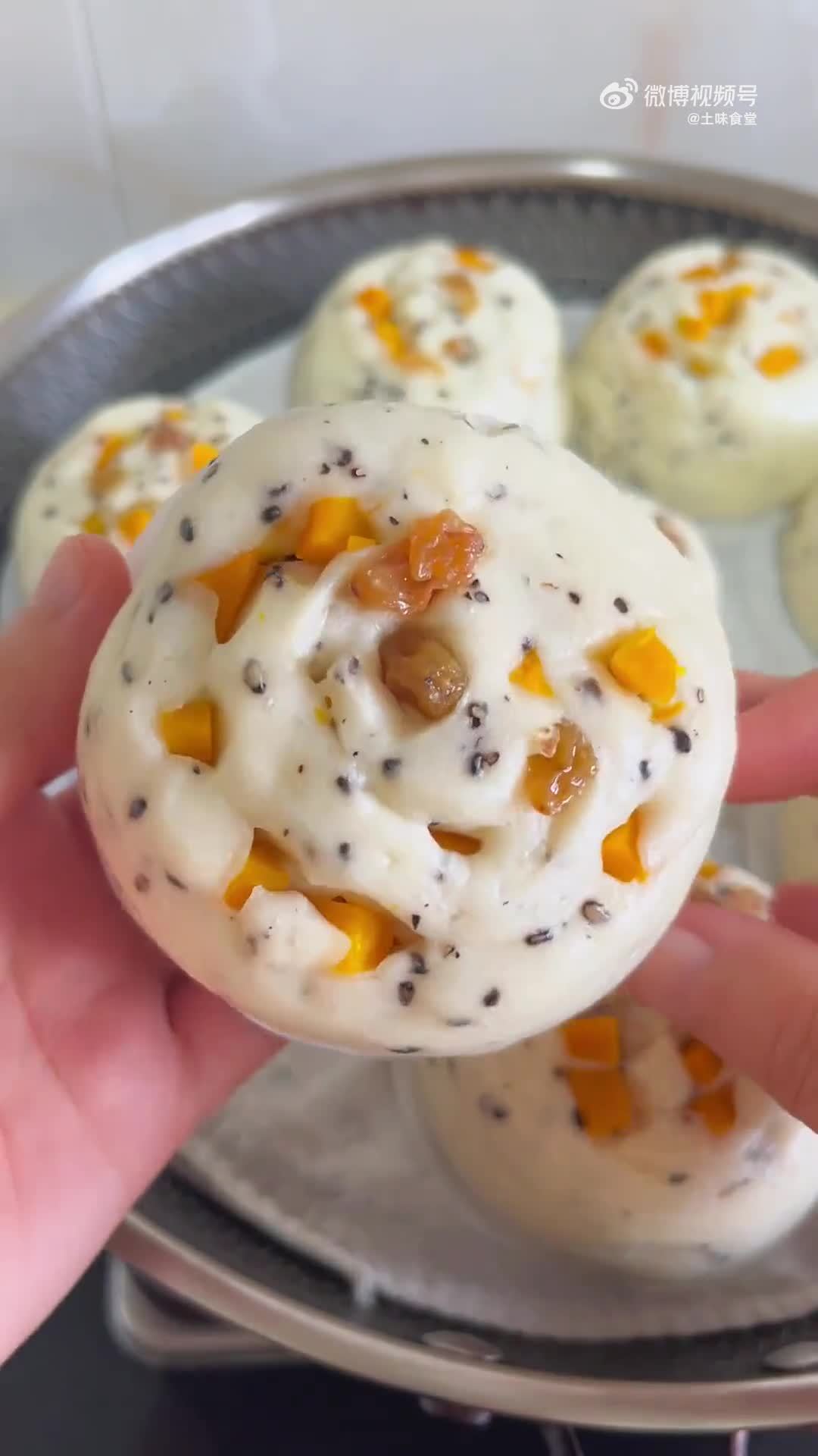 中式养生南瓜葡萄干馒头卷