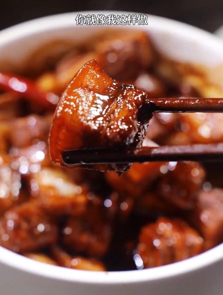 今天给大家分享红烧肉的正宗做法,肥而不腻