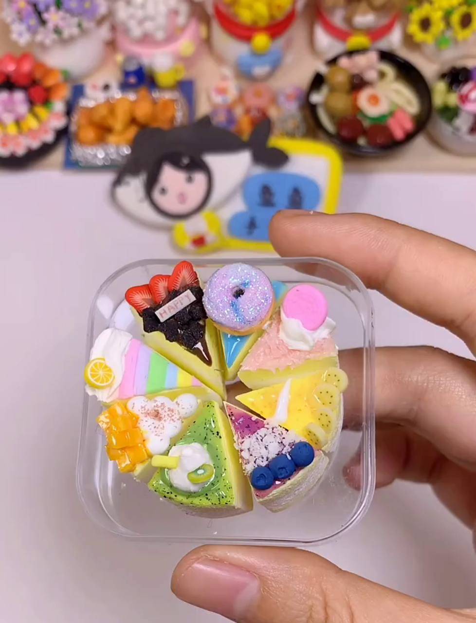 五一假期来啦,动手做个彩色粘土蛋糕尝尝吧～